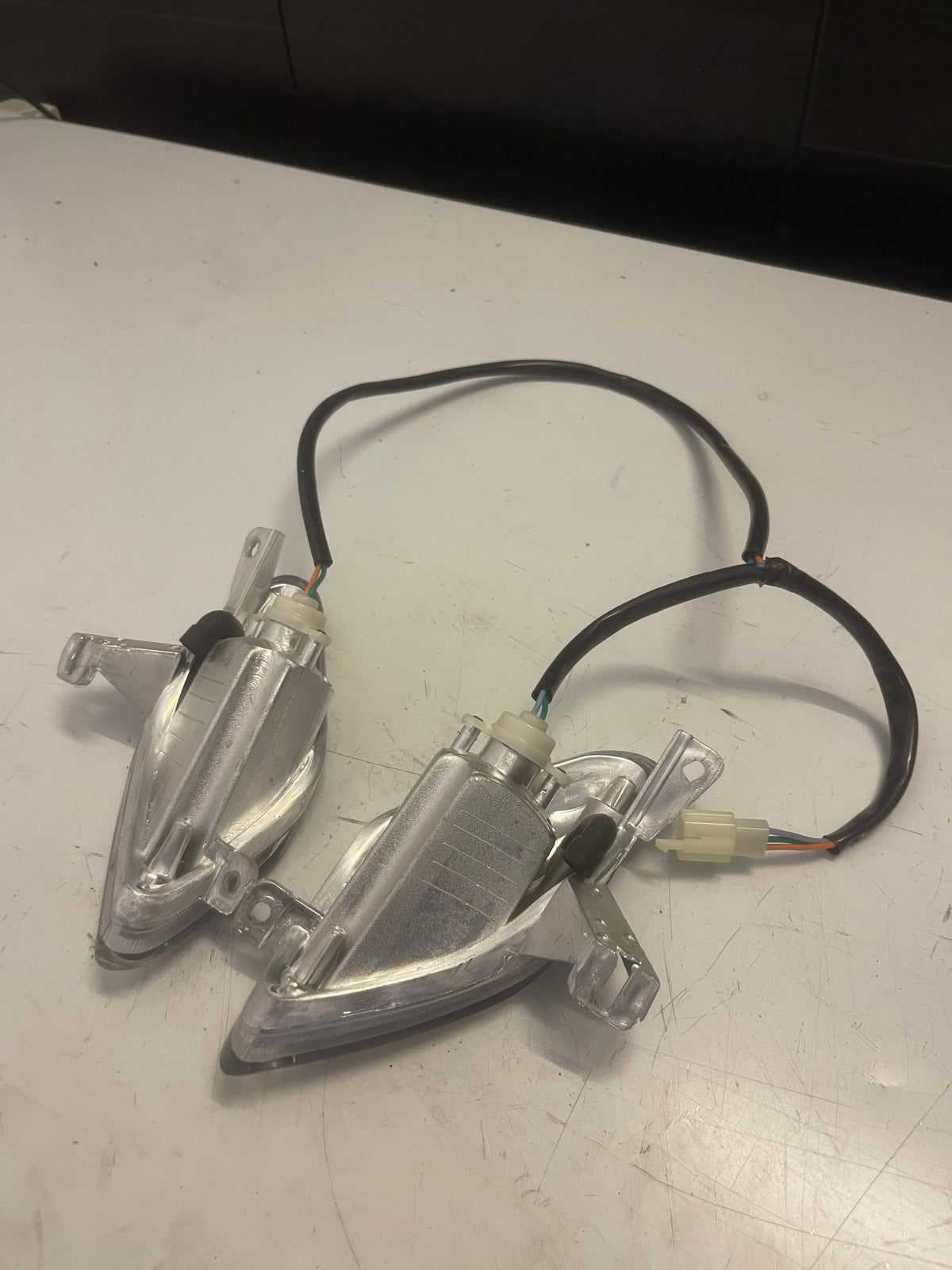 Nieuwe Knipperlicht set achterzijde Sym Fiddle 2