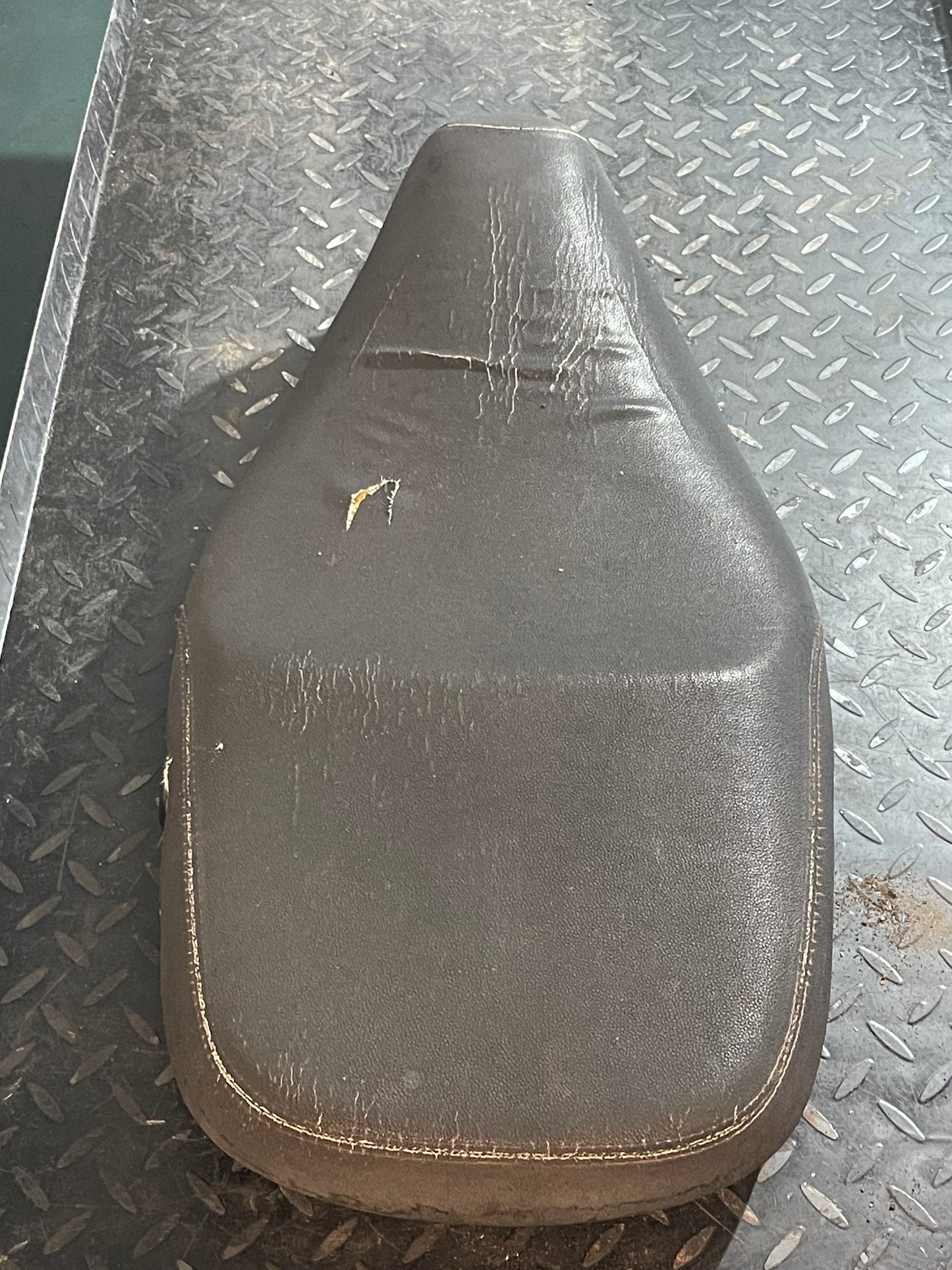 Vespa S Zadel met beschadiging