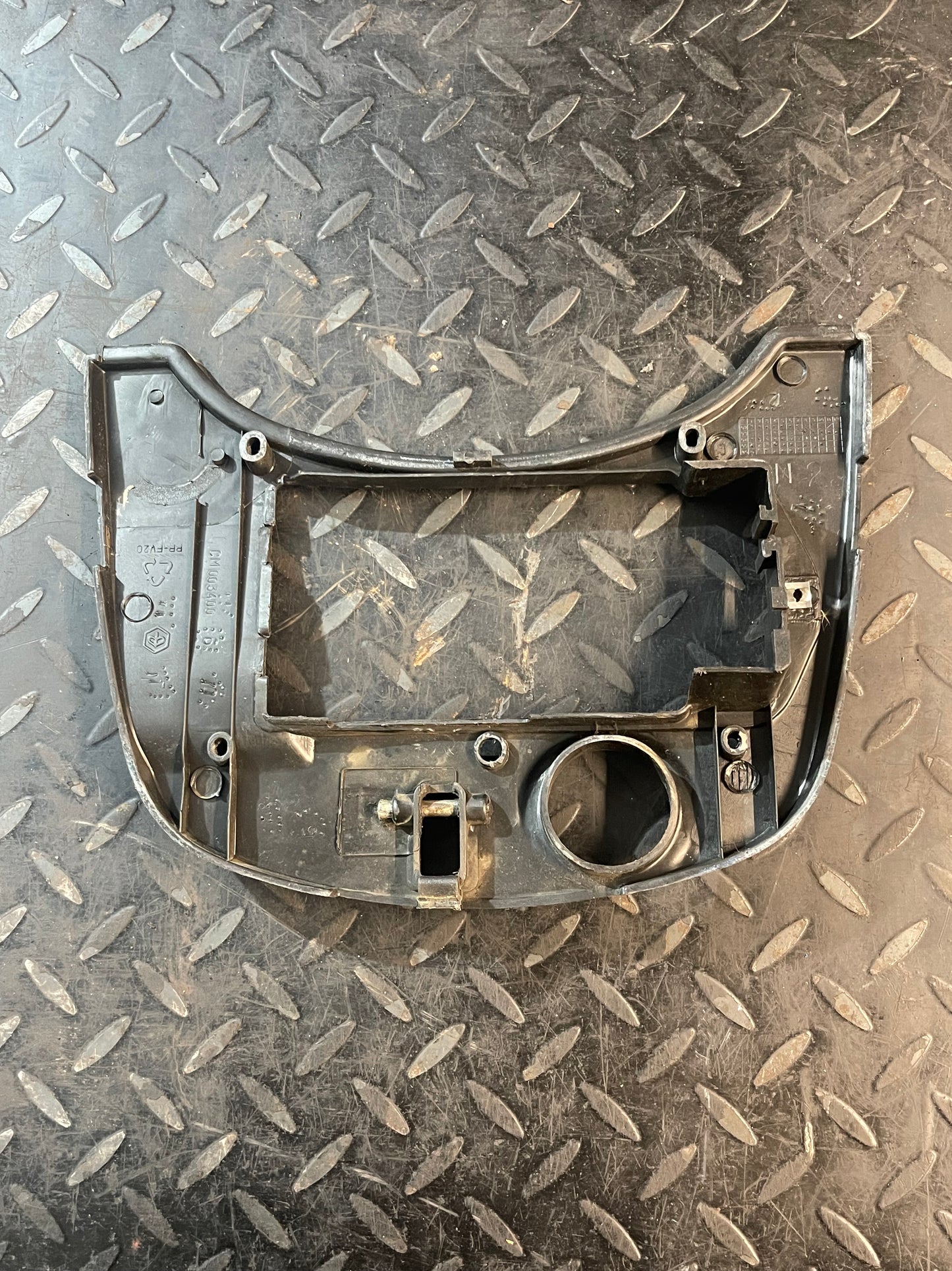 Vespa S / LX / LXV / ET2 Accuhouder Beschermplaat