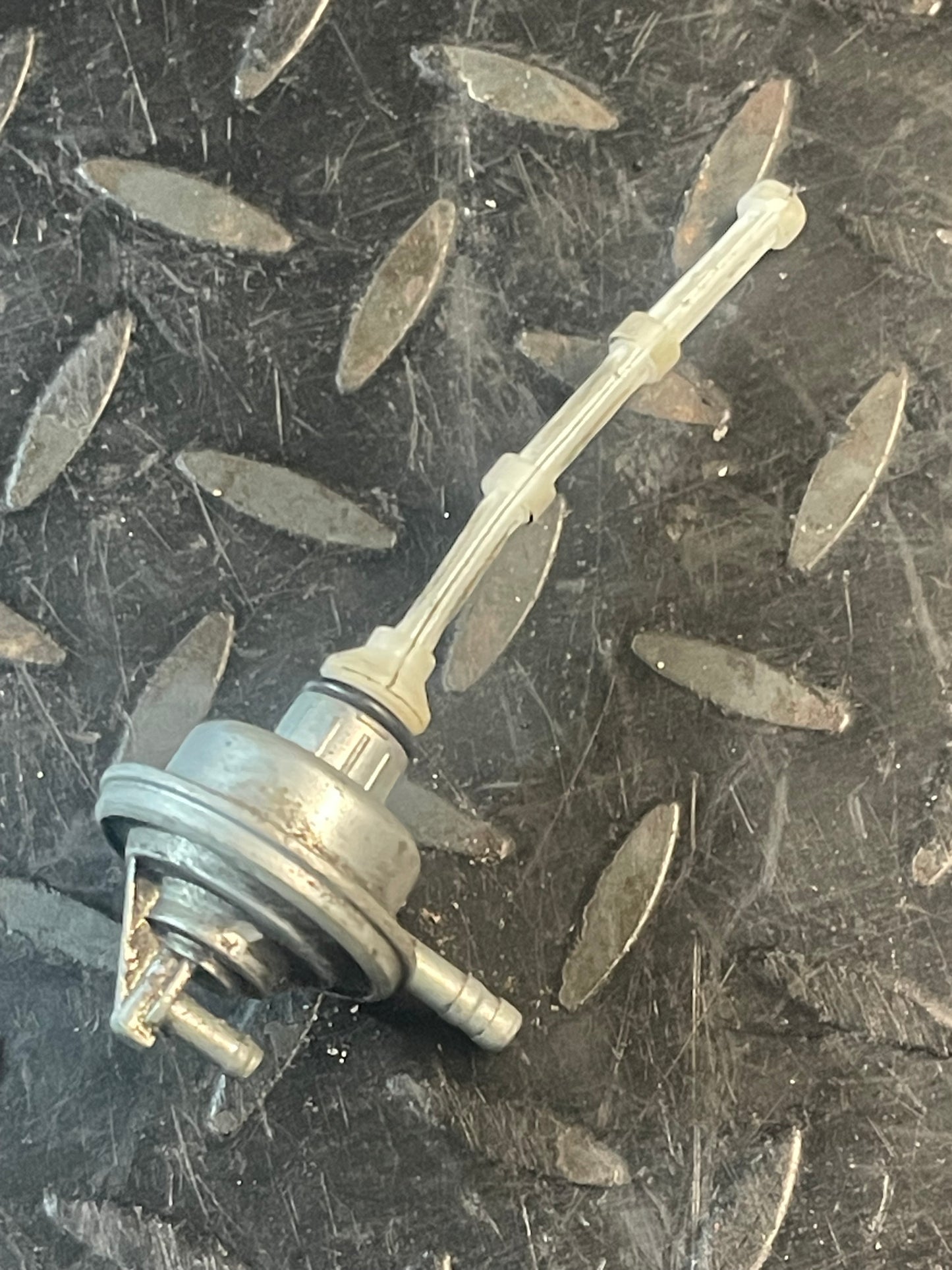 Benzinekraan / Vacuümpomp Piaggio, Aprilia, Peugeot Etc.