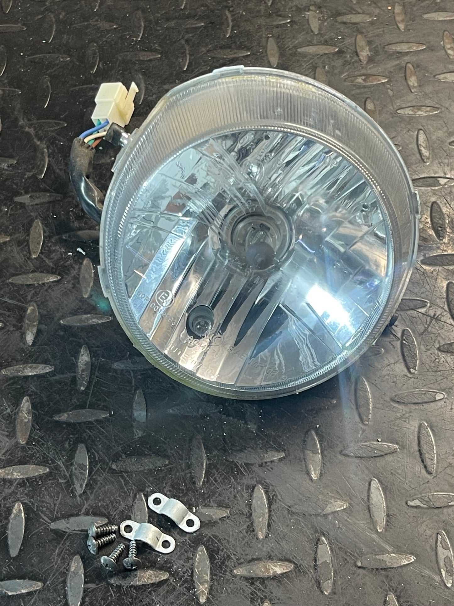 Koplamp SYM Fiddle 2 incl. Bevestigingsmateriaal