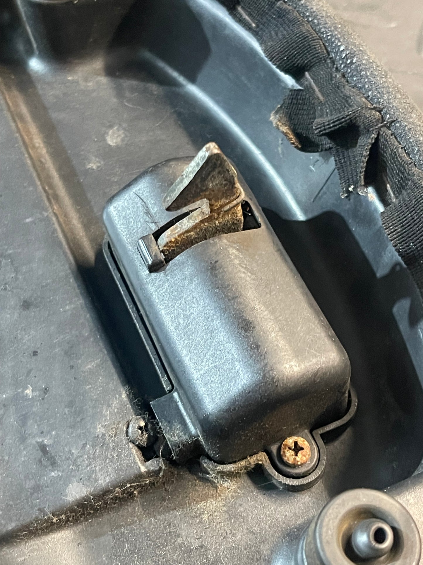 Vespa S Zadel met beschadiging