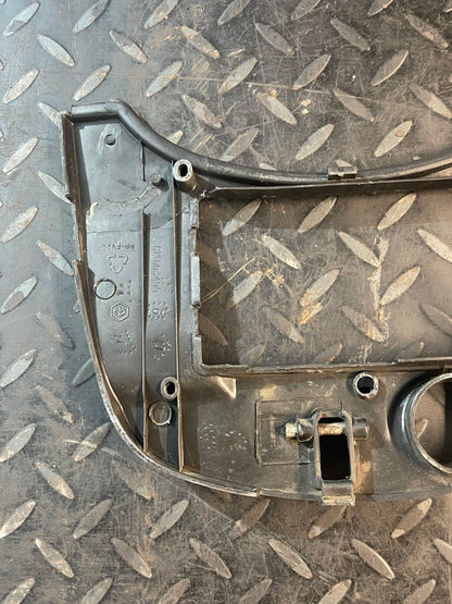 Vespa S / LX / LXV / ET2 Accuhouder Beschermplaat